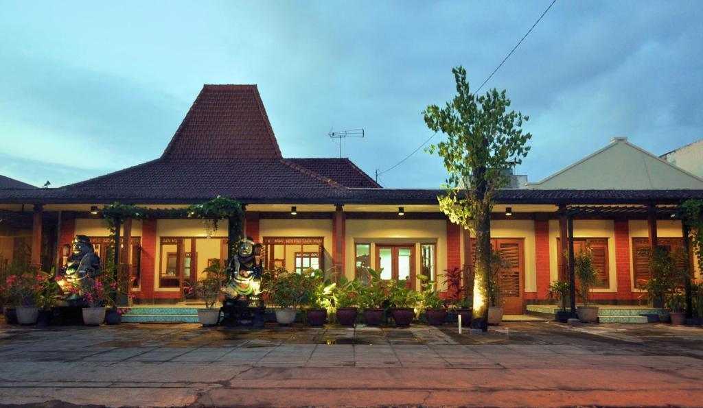 Maharani Guest House Yogyakarta Exterior foto
